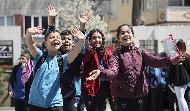 Okullarda son ders zili yarın çalacak