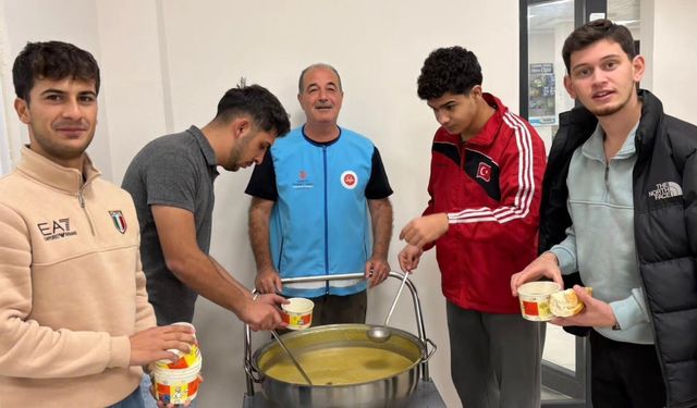 Simav’da KYK öğrencilerine gece çorbası ikramı devam ediyor
