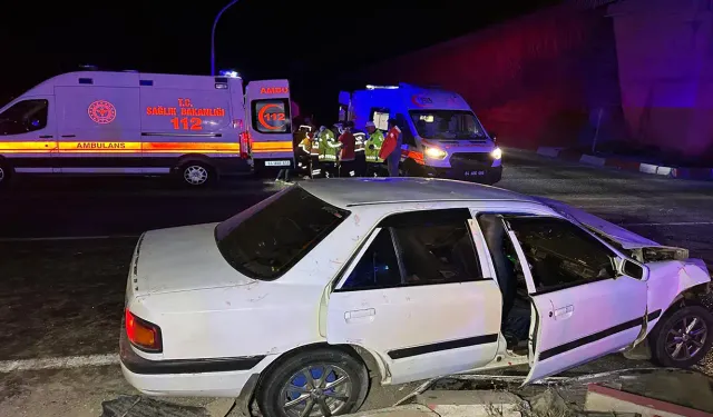 Uşak’ta iki otomobil çarpıştı: 10 kişi yaralandı