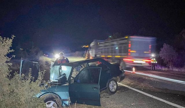 Uşak’ta kepçeyle otomobil çarpıştı. Baba öldü, oğlu yaralandı