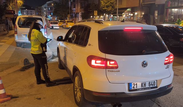 Kütahya’da polis ekiplerinden yüksek sesli müzik denetimi