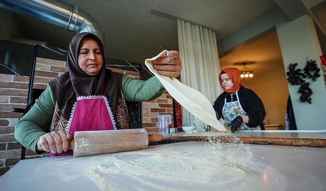 Gelin geldiği kırsal mahallede kızıyla pide salonu açtı