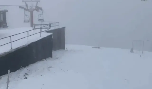 Bursa Uludağ'da kar yağışı başladı, pistler beyaza büründü