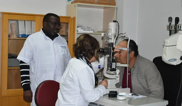 Kongolu doktor Türkiye’de kornea naklinde uzmanlaşıyor