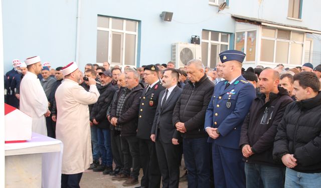 Kütahya Domaniç Kaymakamı Kore Gazisi Arif Ata’yı uğurladı