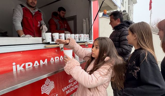Kütahya Fatih Ortaokulu’nda vakıf çorbası ikram edildi