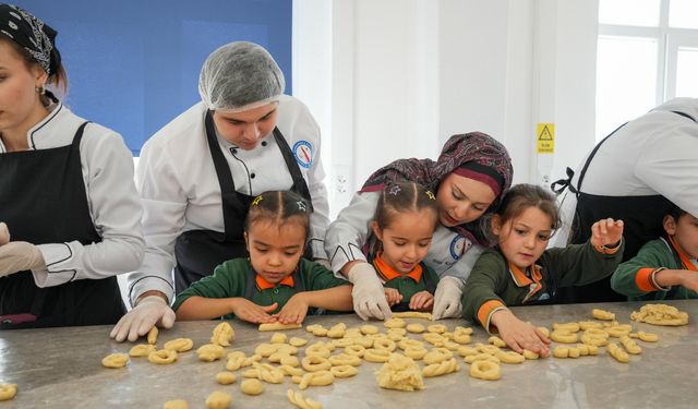 Kütahya Pazarlar'da minik eller, büyük hedefler