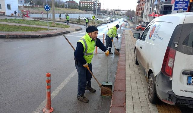 Kütahya Şehir Hastanesi çevresinde temizlik çalışması yapıldı