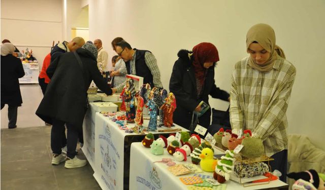 Kütahya'da yöresel lezzetler ve el sanatları ilgi gördü