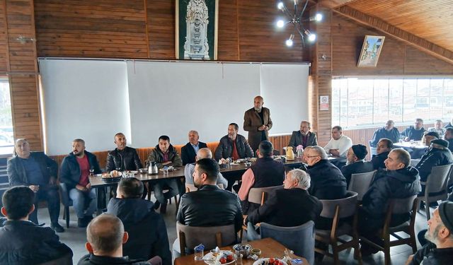 Tavşanlı Belediye Başkanı Derin, pazarcı esnafıyla kahvaltıda buluştu