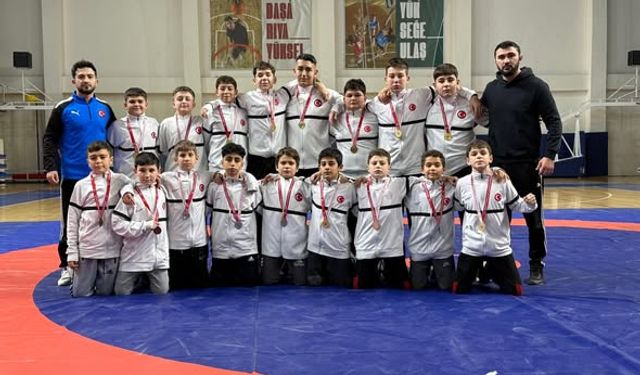 Kütahya Tavşanlı’da güreş takımı il şampiyonasında 17 madalya kazandı