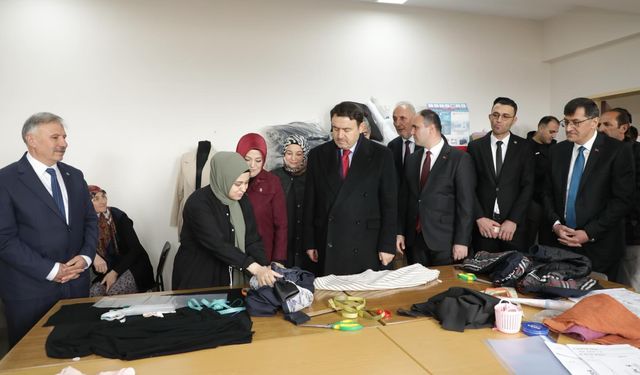 Kütahya Valisi Işın, Aslanapa HEM’de kursiyerlerle buluştu