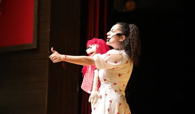 Kütahya’da Ecem ile Çilek gösterisine yoğun ilgi