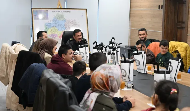 Kütahya’da Emniyet Müdürü Elbir, özel öğrencileri ağırladı