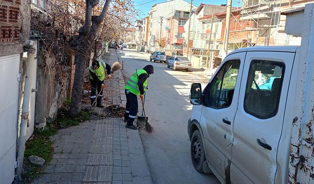 Kütahya’da Evliya Çelebi Mahallesi’nde cadde ve sokaklar temizlendi