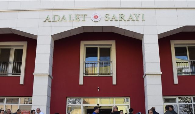 Manisa’da otizmli öğrenciyi merdivenden iten okul müdürü hakim karşısında