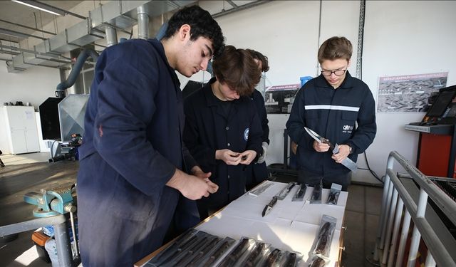 Meslek liseliler tescilli Bursa bıçağı üretiyor