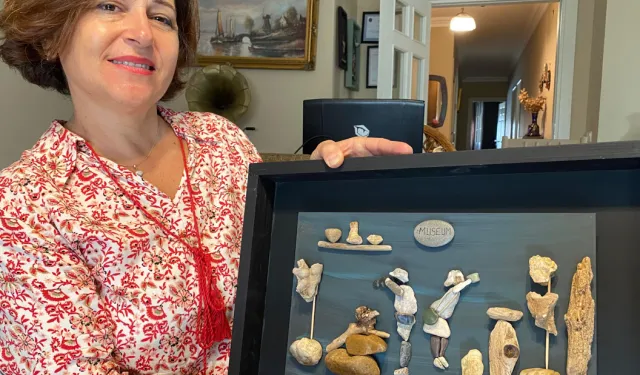 Sahildeki çakıl taşlarıyla sanatını zirveye taşıdı