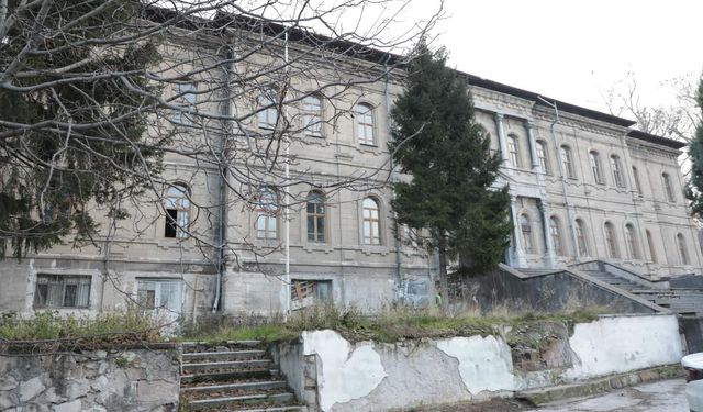 Vali Musa Işın Kütahya Lisesi restorasyon çalışmalarını inceledi