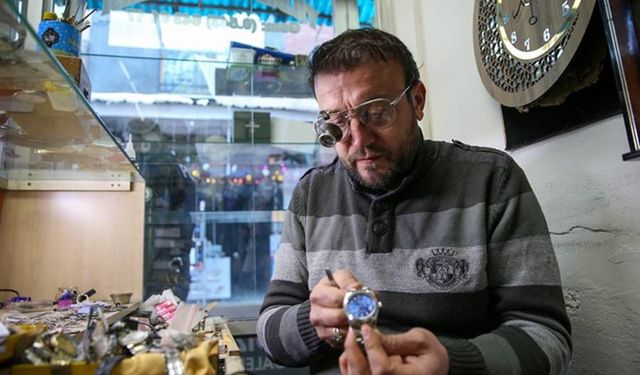 Depremlerde kaybettiği ailesinin mesleğini sürdürmeye devam ediyor