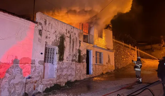 İzmir’de çıkan ev yangınında bir kişi hayatını kaybetti