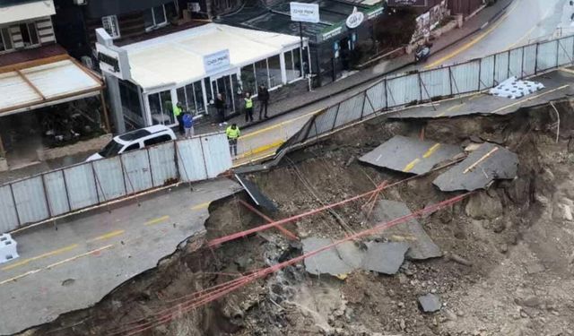 Kuşadası’nda yolda çökme meydana geldi