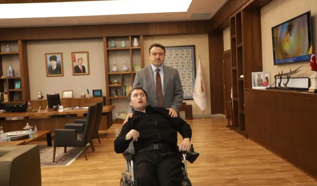 Kütahya Valisi Işın, engelli İsmet Öksüz ile buluştu