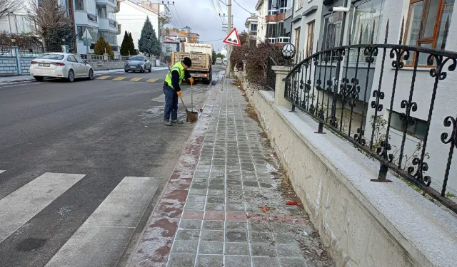 Kütahya Yunus Emre Mahallesi’nde temizlik çalışması