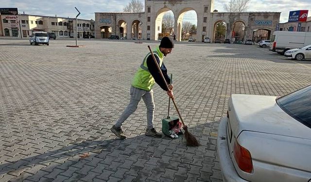 Kütahya’da Çiniciler Çarşısı çevresinde temizlik çalışması yapıldı