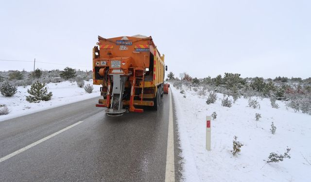 Kütahya’da karla mücadele çalışmaları aralıksız sürüyor