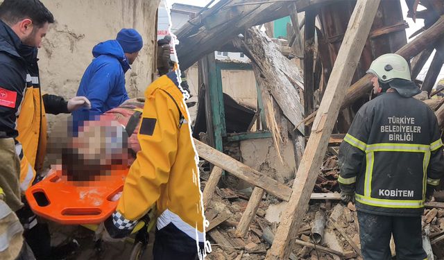 Kütahya'da ahşap ev çöktü, 1 yaralı