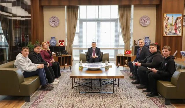 Kütahyalı Valisi Işın, lise öğrencilerini ağırladı