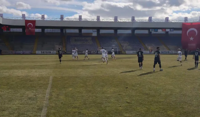 Kütahyaspor-Afyonspor maçında ilk yarı tamamlandı