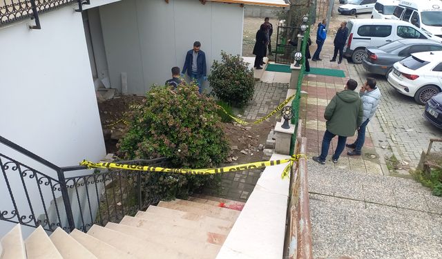 Manisa’da merdivenden düştüğü öne sürülen kişi hayatını kaybetti
