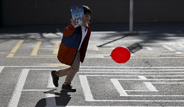 Okullarda yarıyıl tatili başlıyor öğrenciler karne alacak