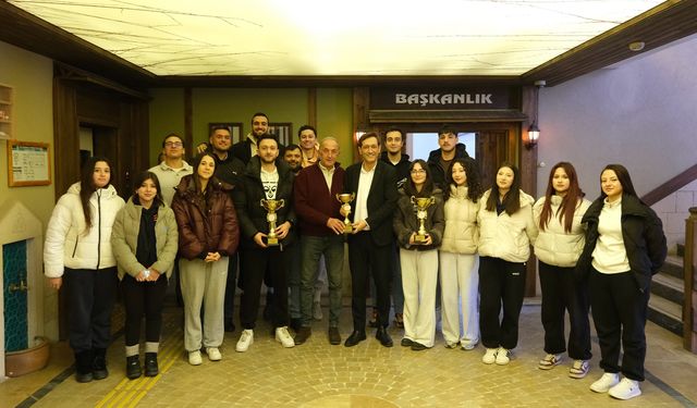 Şampiyon Moymulspor’dan Tavşanlı Belediye Başkanına ziyaret