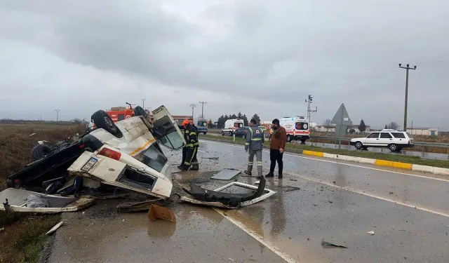Denizli'de minibüs devrildi: 2 yaralı