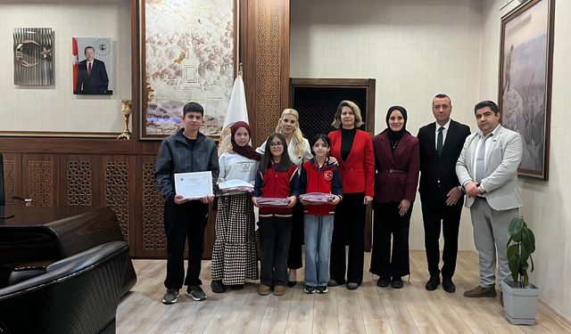 Kütahyada  Dereceye giren öğrencilerden kaymakamlığa ziyaret