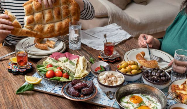 Ramazan’da sağlıklı oruç için dengeli beslenme şart