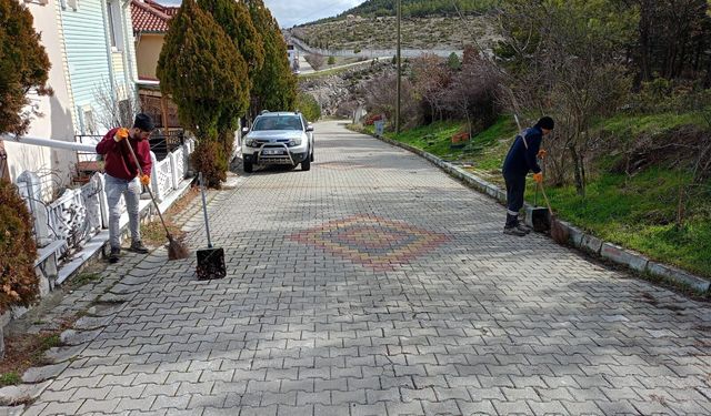 Kütahya’da 75. Yıl Mahallesi’nde temizlik çalışması