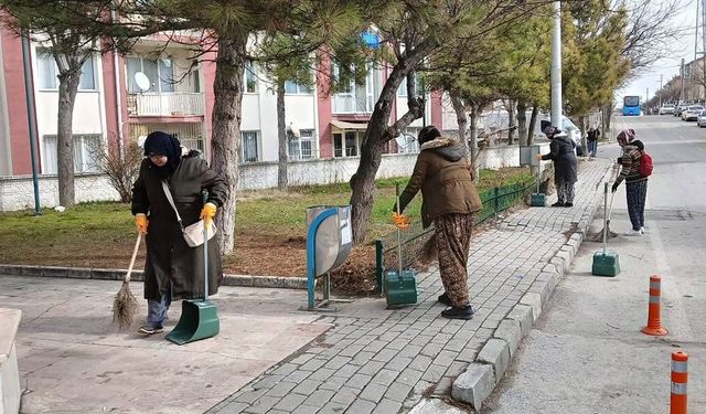 Kütahya’da Akşemseddin Caddesi’nde temizlik çalışması
