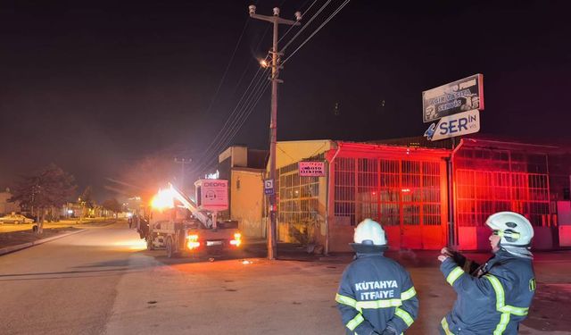 Kütahya’da aydınlatma direğinde yangın