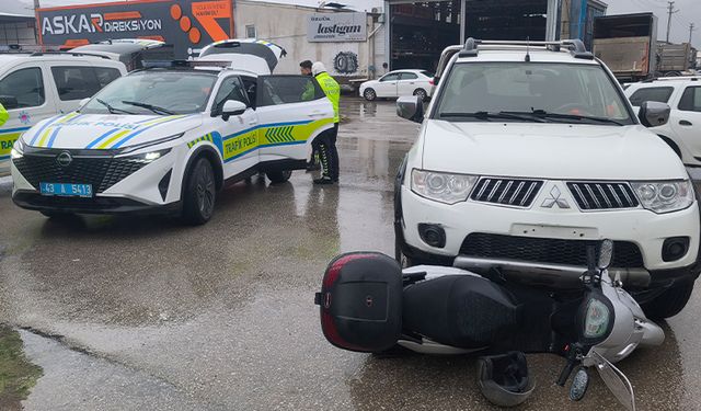 Kütahya’da ehliyetsiz sürücüler çarpıştı