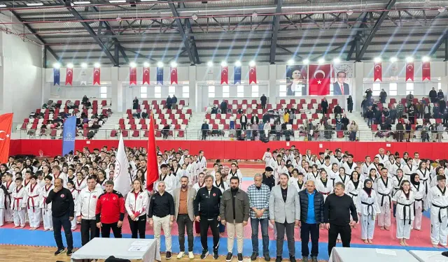 Kütahya’da genç tekvandocular, il birinciliği için yarıştı