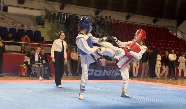 Kütahya’da genç tekvandocular, il birinciliği için yarıştı