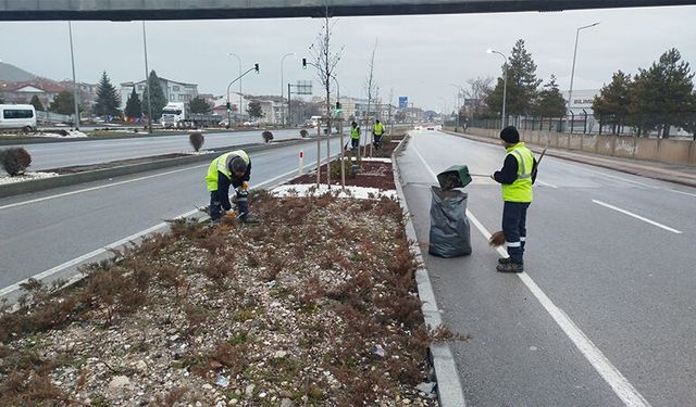 Kütahya’da Germiyan Kampüs Kavşağında temizlik çalışması yapıldı