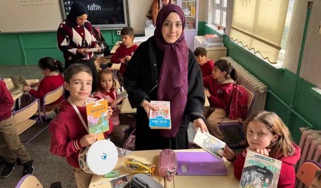 Kütahya’da ilkokul öğrencilerin kitap hediyesi