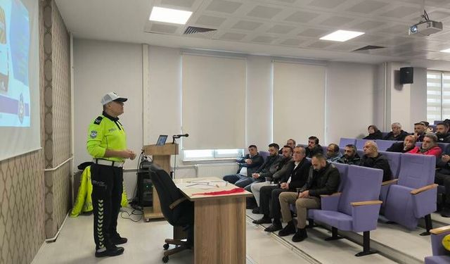 Kütahya’da okul servis şoförleri ve rehberler bilgilendirildi