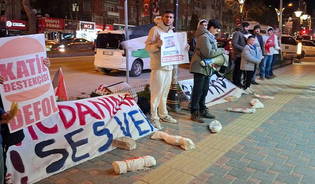 Kütahya’da vatandaşlardan Burger King önünde eylem