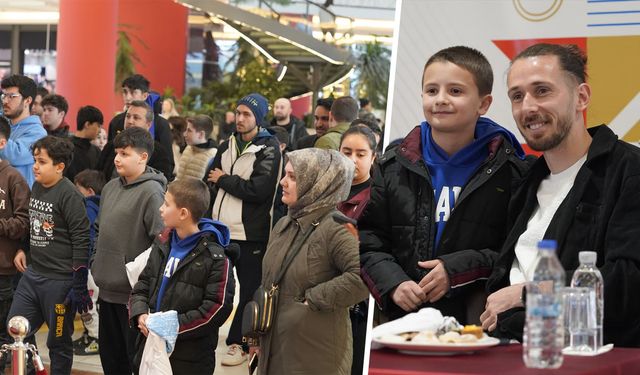 Kütahyaspor imza gününde vatandaşlarla buluştu